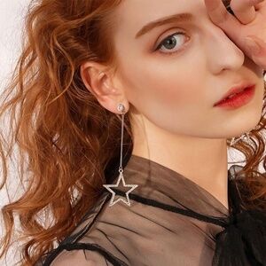 *APHRODITE* Gold x Rhinestone Star Dangle Earrings